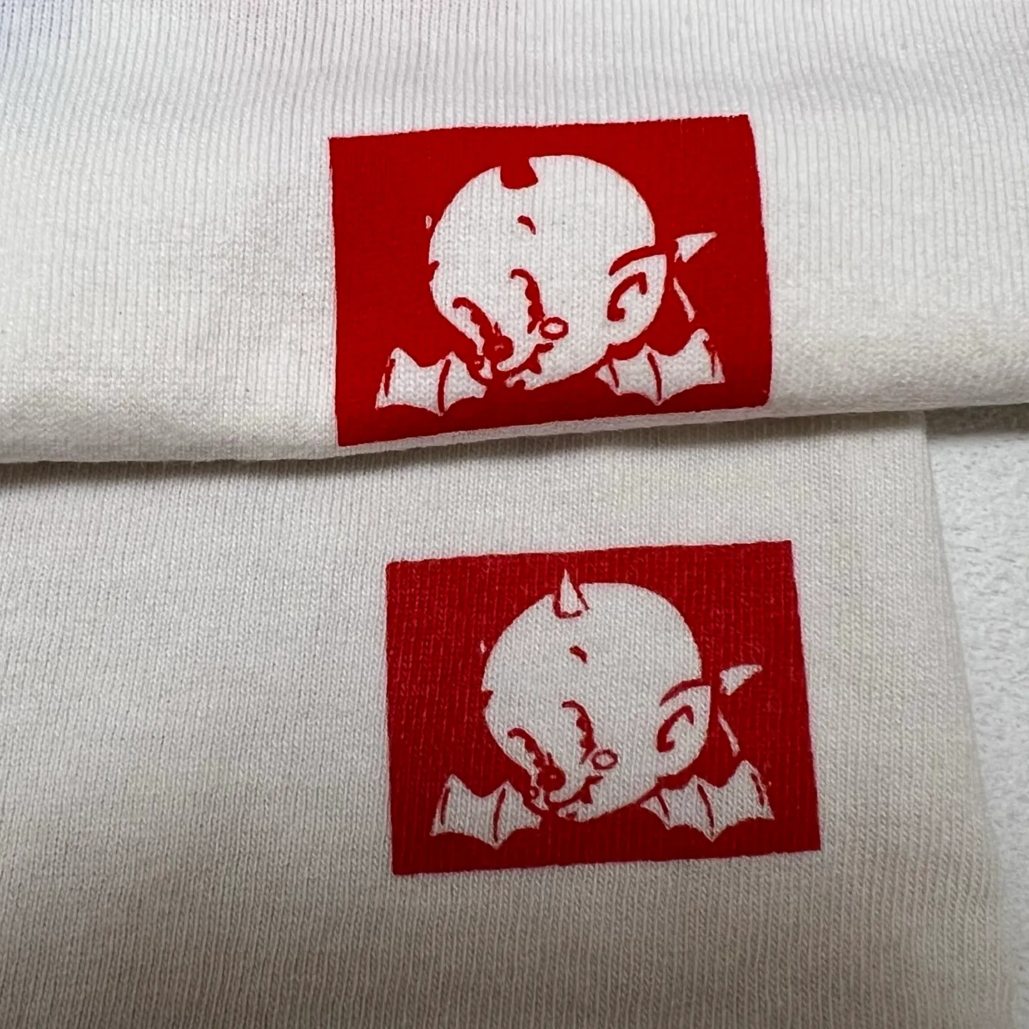 Printing proofing comparison SAINT Mxxxxxx INSANE SS TEE/WHT Little Devil Angel TEE 100% INSANE slogan printed short sleeves Off-white S-XL Tube weaving without side seam fabric OE yarn Original same weight Correct version Original main mark/wash mark/little angel security code Original development No touch printing